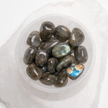Load image into Gallery viewer, Labradorite Tumble